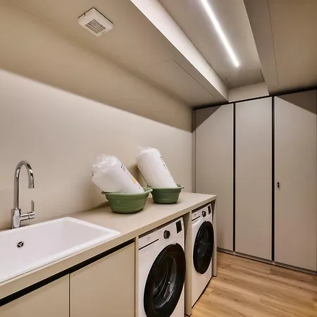 Apartment Bilocale Elegante- Viale Turati, *